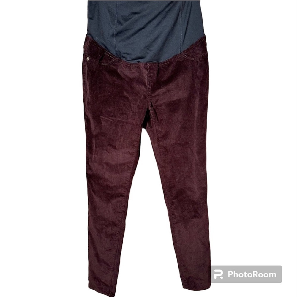 Isabel maternity size 2/26 burgundy corduroy skinny pants.